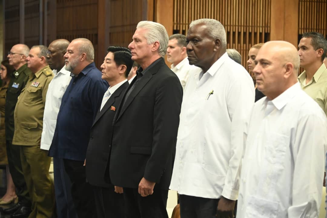 FMC_Cuba's tweet image. 🇨🇺Con la presencia de Miguel Díaz-Canel Bermúdez tuvo lugar el Acto por el aniversario 65 del establecimiento de las relaciones diplomáticas entre la República  Popular Democrática de #Corea🇰🇵 y la República de #Cuba🇨🇺
#MujeresEnRevolución