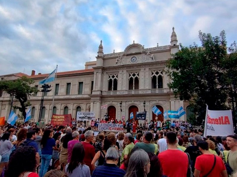 ATE Santa Fe participa de la Gran Marcha Federal 
✔️Porque le decimos No al Veto y Sí a la Universidad y a la Salud Pública, este miércoles a las 17:00 hs marchamos hacia el Rectorado de la Universidad Nacional del Litoral (UNL).
ate.org/ate-participa-…