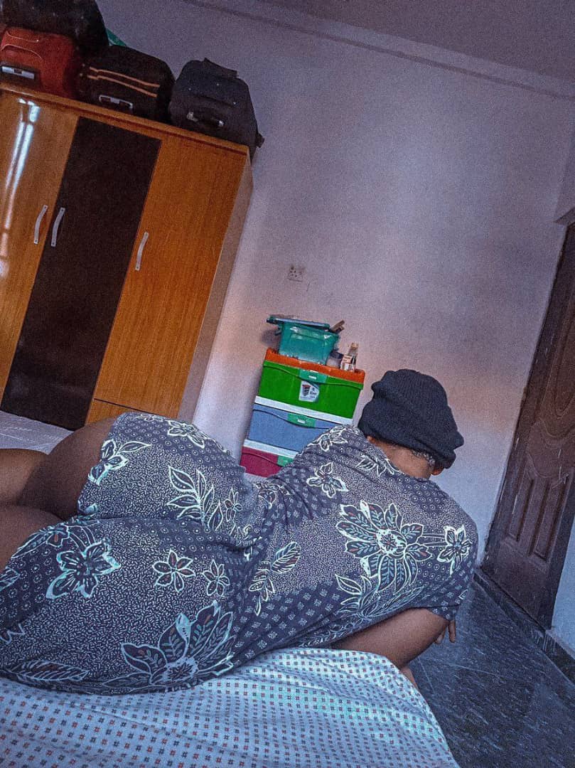 After an argument,you walk in the room and see bae like this 🥹🤤

Dabro be Honest,What will be your next Move 🙄 "Forgive &amp; Smash Or ignore &amp; still be angry"