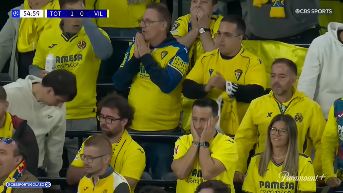 Que no pasen desapercibidos estos dos héroes entre la afición del Villarreal anoche en Tottenham. Fijarse bien.