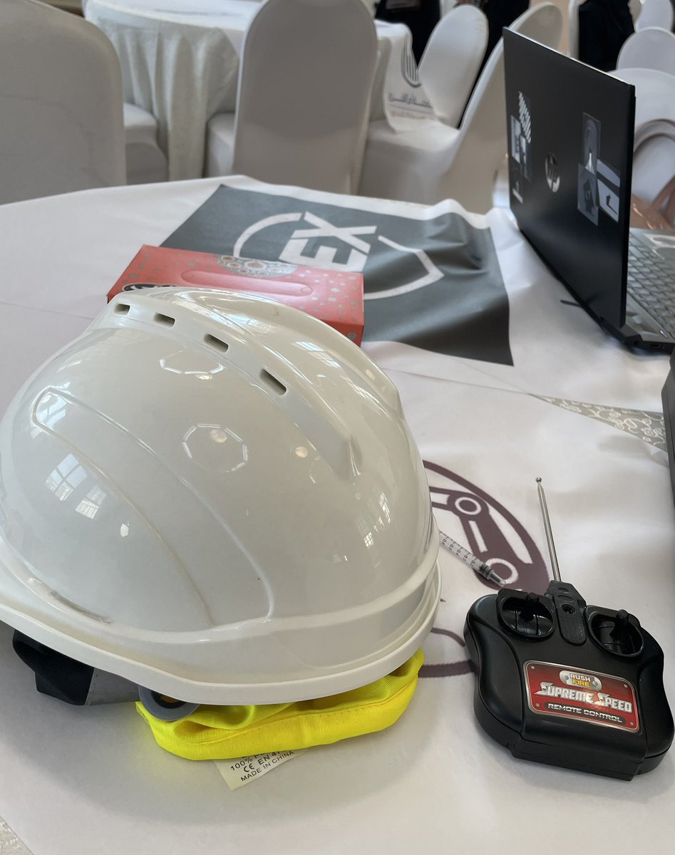 اول بطولة  وأول تجربه لصناعه الروبوت
كانت تجربه رهيبه مره استفدت منها كثيرررر 

#جامعة_ام_القرى 
#جامعة_الطائف 
#بطولة_الروبوتات_الصيفية