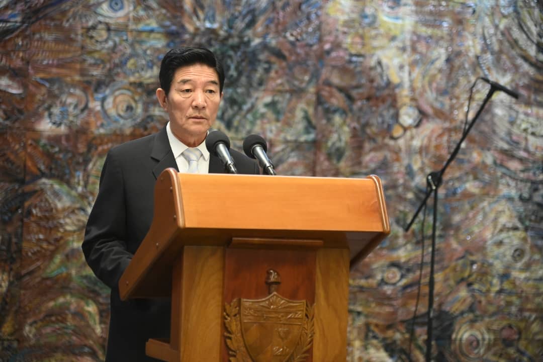 FMC_Cuba's tweet image. 🇨🇺Con la presencia de Miguel Díaz-Canel Bermúdez tuvo lugar el Acto por el aniversario 65 del establecimiento de las relaciones diplomáticas entre la República  Popular Democrática de #Corea🇰🇵 y la República de #Cuba🇨🇺
#MujeresEnRevolución