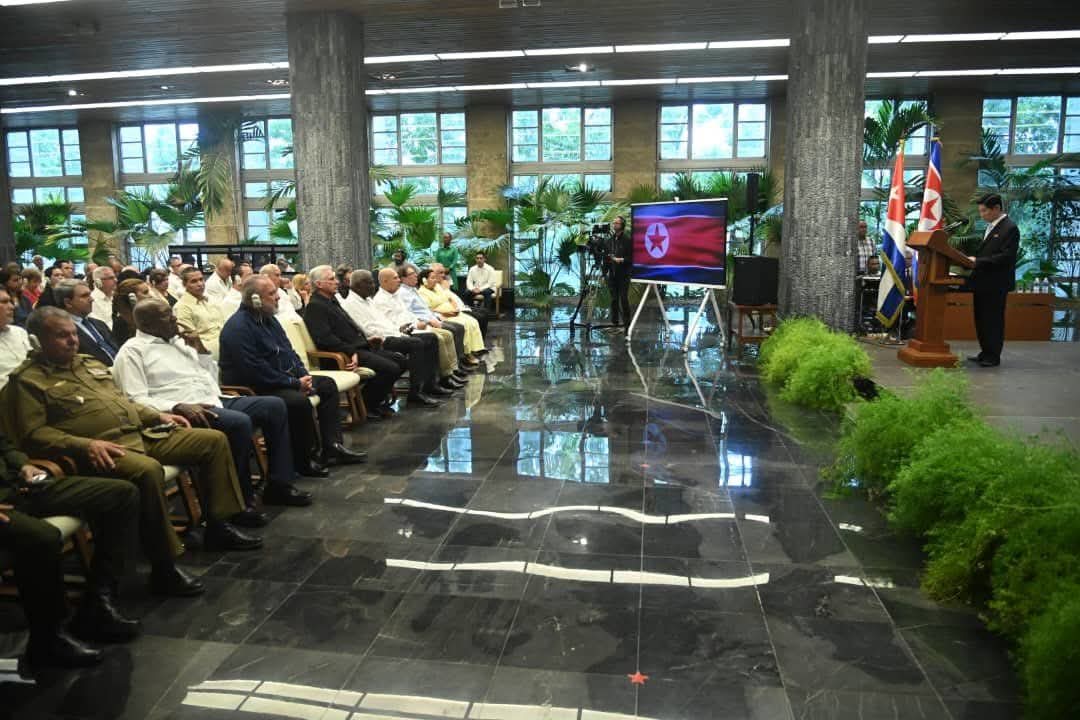 FMC_Cuba's tweet image. 🇨🇺Con la presencia de Miguel Díaz-Canel Bermúdez tuvo lugar el Acto por el aniversario 65 del establecimiento de las relaciones diplomáticas entre la República  Popular Democrática de #Corea🇰🇵 y la República de #Cuba🇨🇺
#MujeresEnRevolución