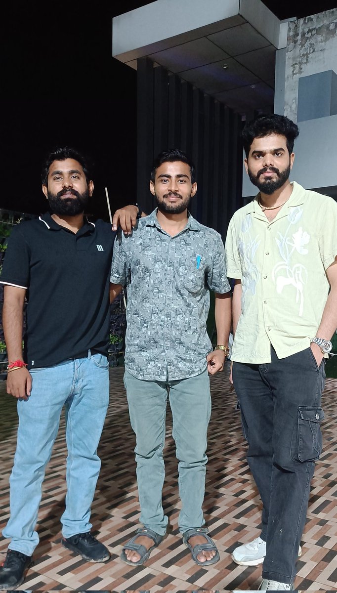 दो ब्राह्मण शेरों के साथ ये तस्वीर कैसी है साथियों...

नोट-जलने वाले दूर रहे नहीं श्राप मारकर भस्म कर दूंगा..

मेरे दोनों भाई मेरी जान ♥️🥰
<a href="/ShubhamShuklaMP/">Shubham Shukla</a> <a href="/Shubham_fd/">Shubham Sharma</a>