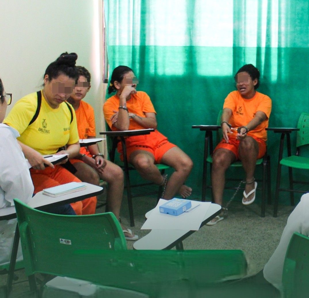 inside__walls's tweet photo. In Brazilian detention facilities, inmates are frequently restrained with handcuffs and shackles when outside their cells. However, this practice appears to be enforced only for those dressed in orange uniforms.
#handcuffs #handcuffed #handcuffedwoman #handcuffedgirl #shackled https://t.co/6SEpRctJ6S