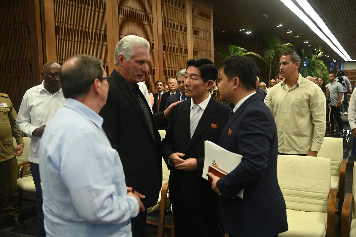 BrunoRguezP's tweet image. Participamos en acto central por 80 aniversario de fundación del Partido del Trabajo de Corea y 65 años del establecimiento relaciones diplomáticas entre #Cuba y República Popular Democrática de #Corea.

Reiteramos invariable solidaridad y cooperación con ese hermano país.