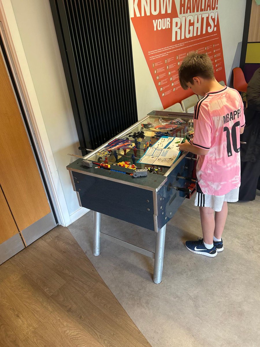 YouthCardiff's tweet photo. ๐ ๏ธDechreuodd Gofalwyr Ifanc eu prosiect modelu ac adeiladu cyffrous ddydd Sadwrn! ๐ Gan ddefnyddio K'NEX, a roddwyd yn garedig gan @morgansindallconstruction, y nod yw adeiladu parc thema llawn! ๐ข๐ก๐๏ธ
#GofalwyrIfanc #Modelu #KNEX #MorganSindall #AdeiladuParcThema #Caerdydd https://t.co/e0Re7lr86G