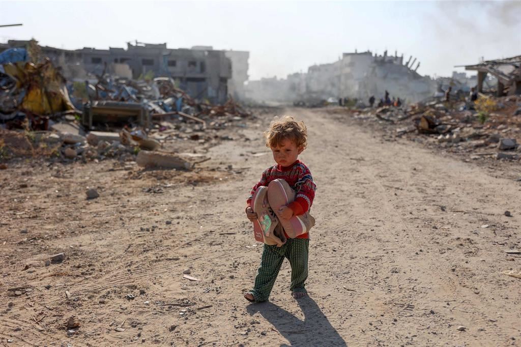 bellandi_a's tweet photo. Leone XIV: Esprimo la mia profonda vicinanza al popolo palestinese a Gaza... Davanti al Signore Onnipotente che ha comandato: «Non ucciderai» e al cospetto dell’intera storia umana, ogni persona ha sempre una dignità inviolabile, da rispettare e da custodire. https://t.co/3NmuY0xrHB