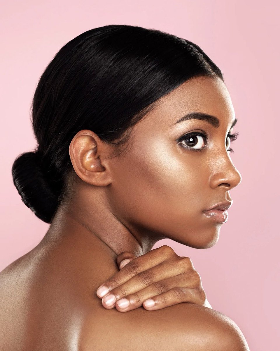 latanyaonline's tweet image. Your skin reflects what you put into your body, so treat it with kindness. 💖
⬇️ Share your favorite tips in the comments...
#BeautyTips
#SkincareRoutine #GlowUp #SelfLove #SelfCare