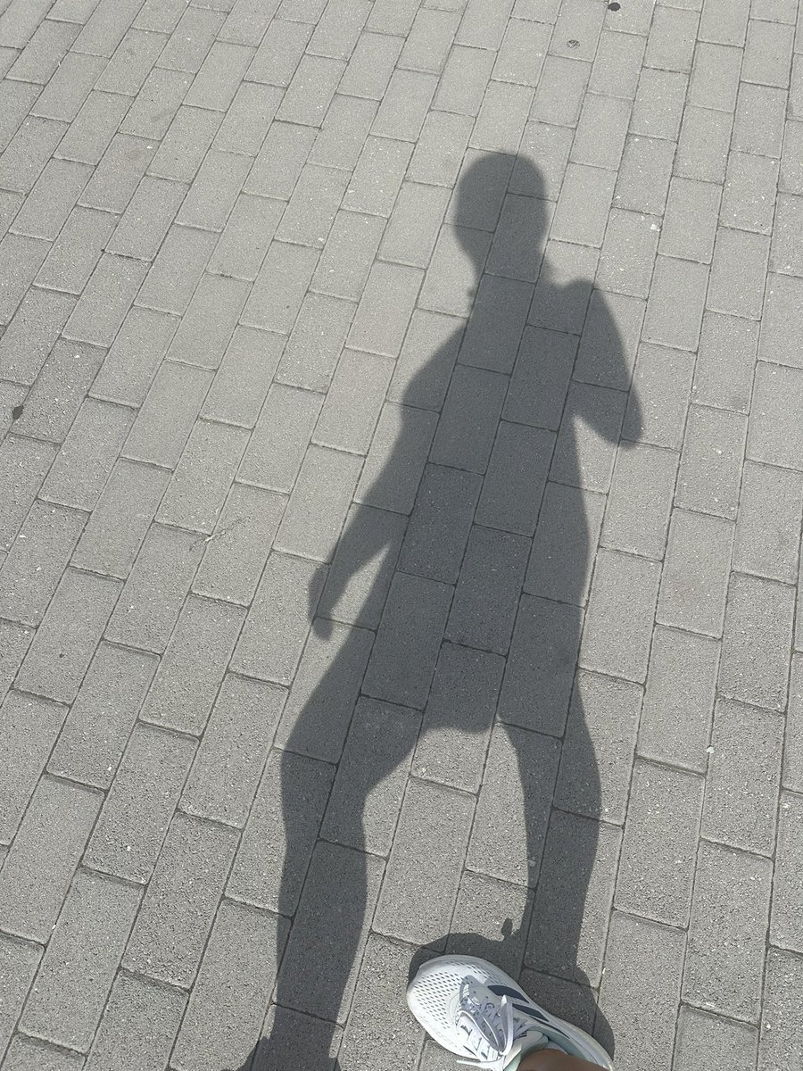 Bu sabah @Nilayörnek’in Ferhat  Aydın ile yaptığı “Mutluluk” isimli podcast’i  dinlerken  “Bana iyi gelen şeylerin, beni iyileştirmediğini “ fark ettim, çok keyifli bir yürüyüş oldu, üstelik 10.000 adım attım. Dinleyin mutlaka. 
Napoli’den sevgiler. 🌺🌺