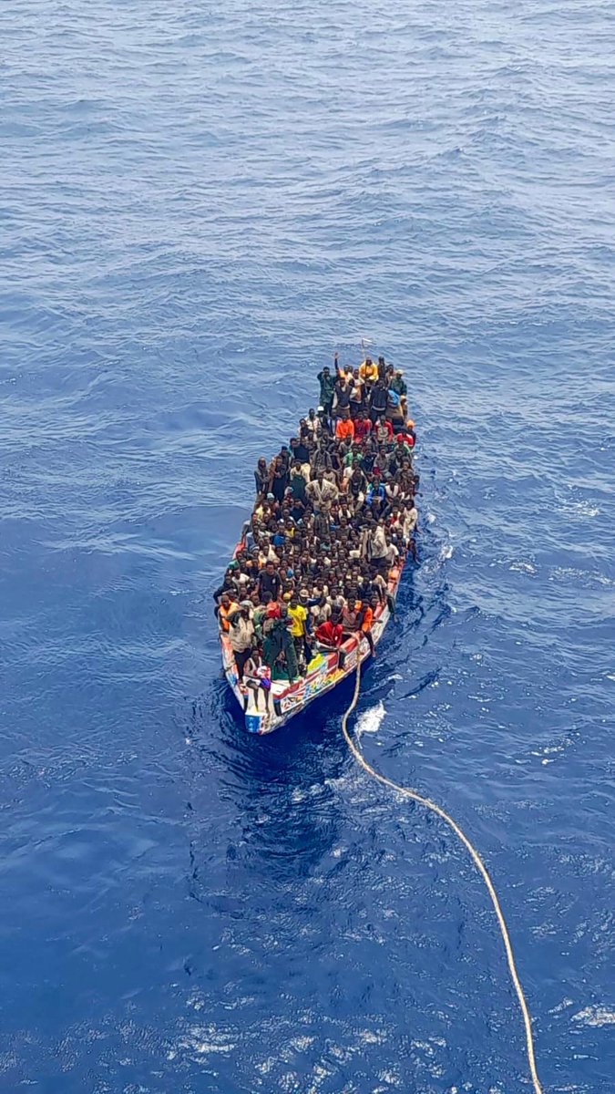 El viaje infernal de 300 inmigrantes a Canarias: 19 detenidos por torturar y arrojar por la borda a 50 personas en el alta mar

Así llegó la embarcación a Arguineguín. 

En <a href="/elespanolcom/">EL ESPAÑOL</a> 

elespanol.com/espana/2025091…