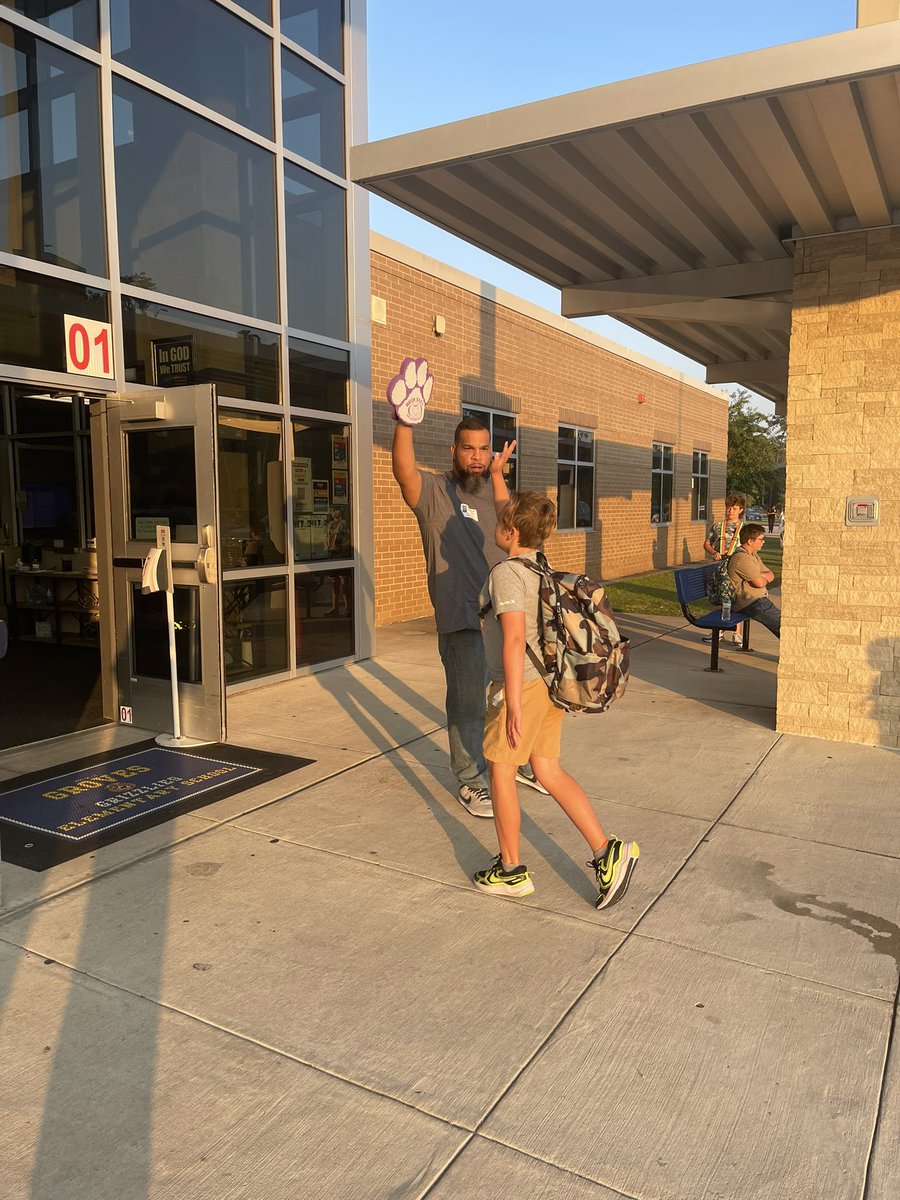 Thank you Mr Fontenot for volunteering as a Watch DOG! We enjoyed having you!   <a href="/HumbleISD_GE/">Groves Elementary</a>