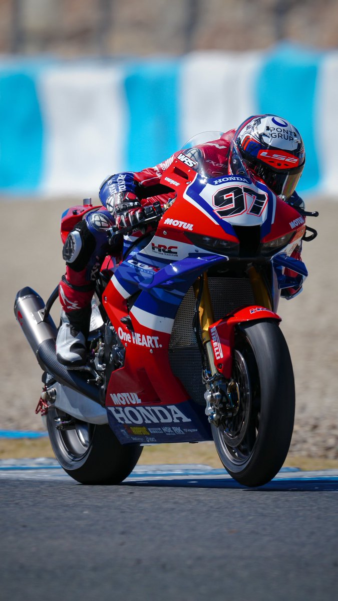 hrc_worldsbk's tweet photo. Jerez test completed ✅
@XaviVierge focused on setup, electronics, swingarm: progress made ahead of #AragonWorldSBK 🔧🔥 #HondaHRC https://t.co/ndgR9HWztM