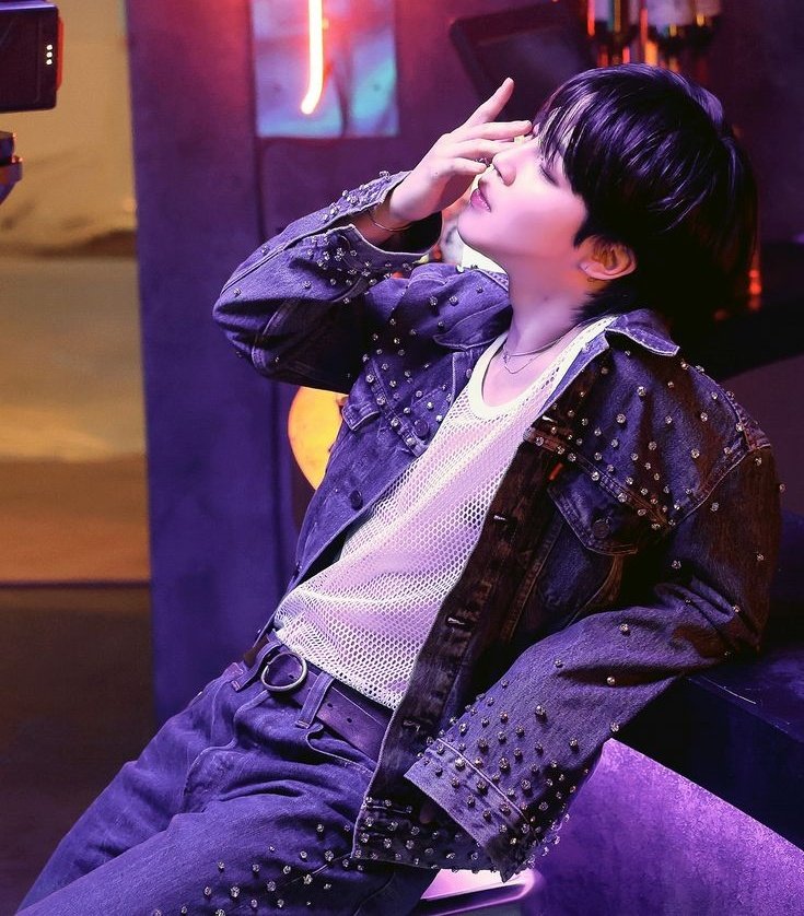 AleGemea's tweet photo. @UpdateParkJimin LOGO ELE QUEBRA MAIS UM RECORDE... O DELE MESMO🤣
É MUITO KINGO
JIMIN JIMIN
WE LOVE YOU JIMIN
PROUD OF YOU JIMIN
WITH JIMIN TILL THE END
#WhoTo2B
STREAM WHO
#Jimin_MUSE #Jimin_FACE https://t.co/lc3ovTZyOt