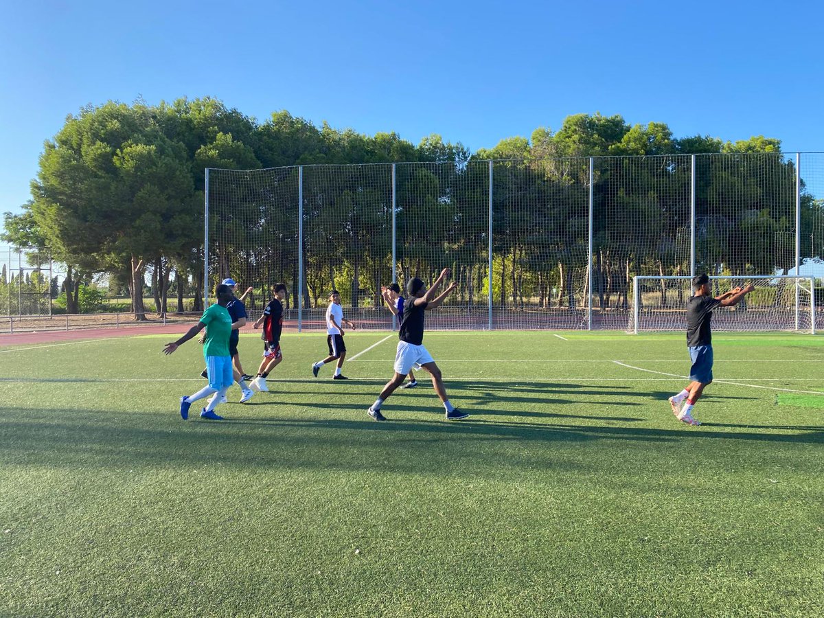 CEAR_PV's tweet photo. ⚽️Hem tornat als entrenaments de l'equip CEAR CF Cullera @CfCullera #CEARCF
🏆Hem reprès els entrenaments a Cullera, amb la incorporació d'un nou entrenador, anomenat Mario.
🎯Aquesta setmana també es reprenen els partits de la lliga Sportcity Massanasa. https://t.co/Gk6klh3m68
