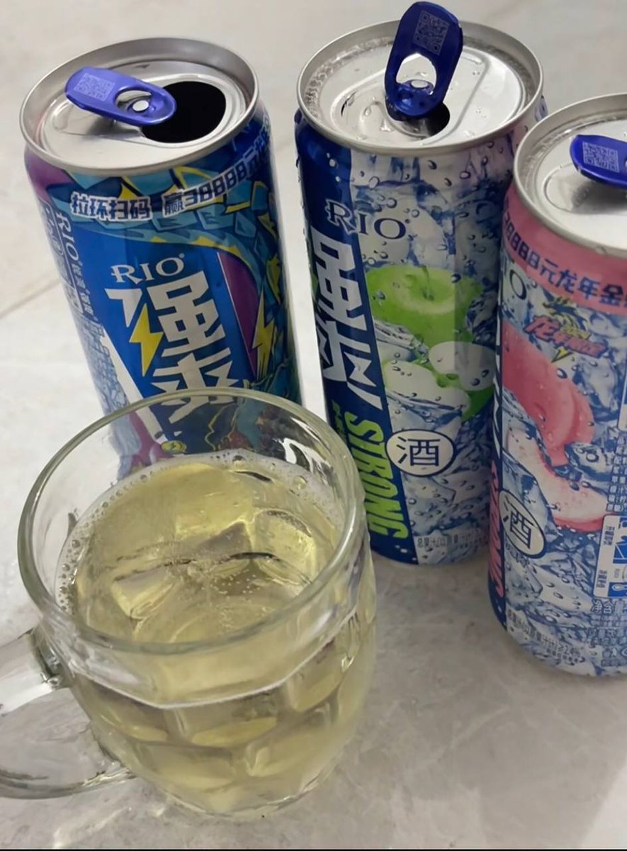 tkayeshell's tweet photo. 下班回家就喜欢自己静静的喝俩杯，喜欢这种微醺的感���睡觉☺️ #同城  #日常 https://t.co/APhMRgvgGc