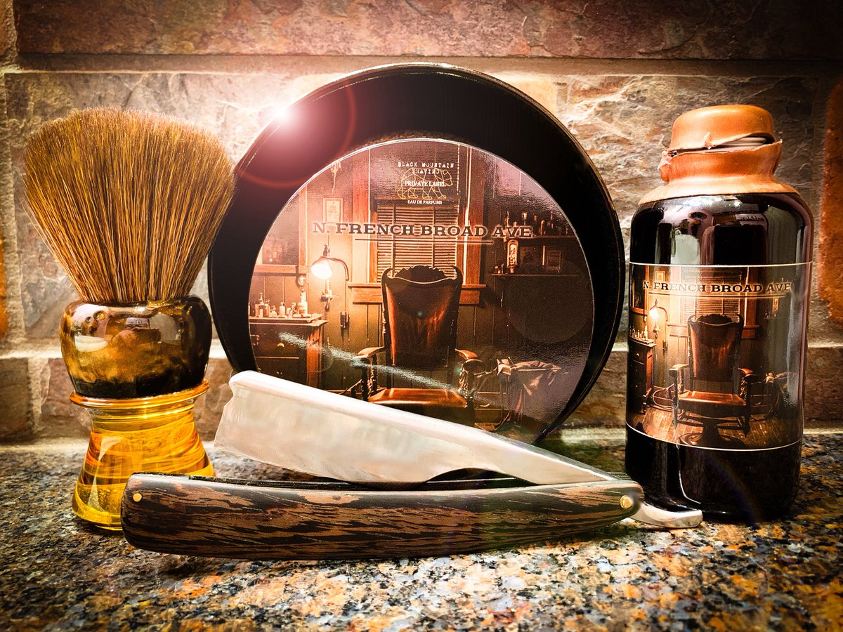 SOTD JJ Shorty Barber’s Notch 
FirstLineShave/BlackMountainShaving - N. French Broad Ave
Captain’s Choice Gunmetal Bowl 
Wild West Brushworks 26mm Bullseye 
@first_line_shave 
@blackmountainshaving 
@captainschoiceproducts 
@wildwestbrushworks