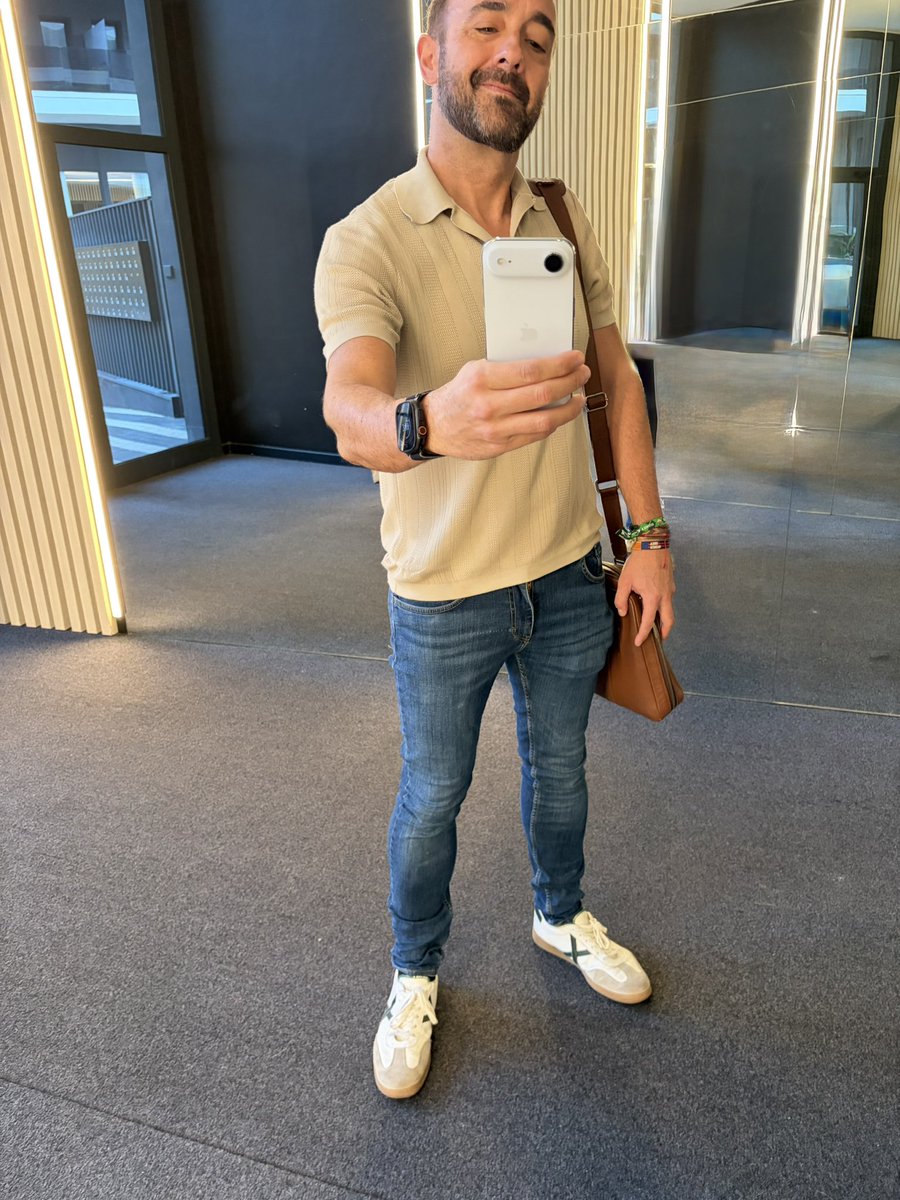 pedroaznar's tweet photo. Tengo algo de contaros. 👀

He estado probando el iPhone venido del futuro. 🚀

https://t.co/kWzmsFKDAv https://t.co/4auejYSZ8F