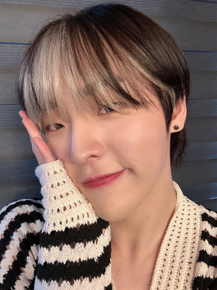 SARAkookhyunhwa's tweet photo. 🫠
[ #KingmakerSelcaDay #KingmeSelcaDay #Kingdom #Mujin #Sungho #KoSungho ] https://t.co/MuNVdmQZRF