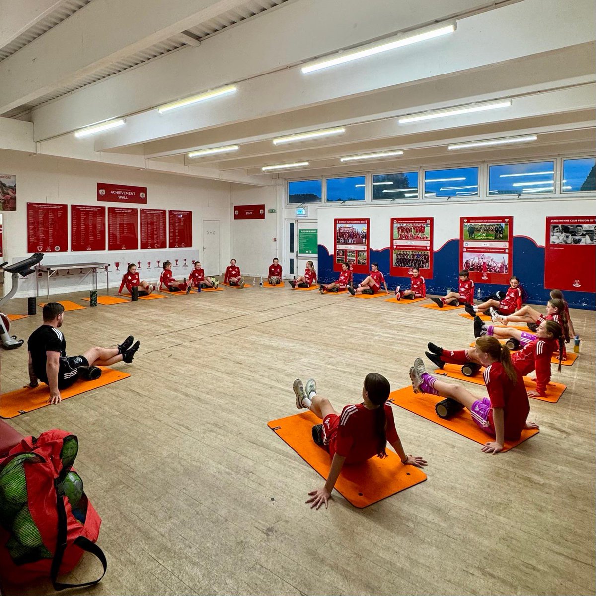 Another fantastic strength and conditioning session led by our Sports Scientist Conner Edwards, this time for our newly-formed U13 Girls team💪