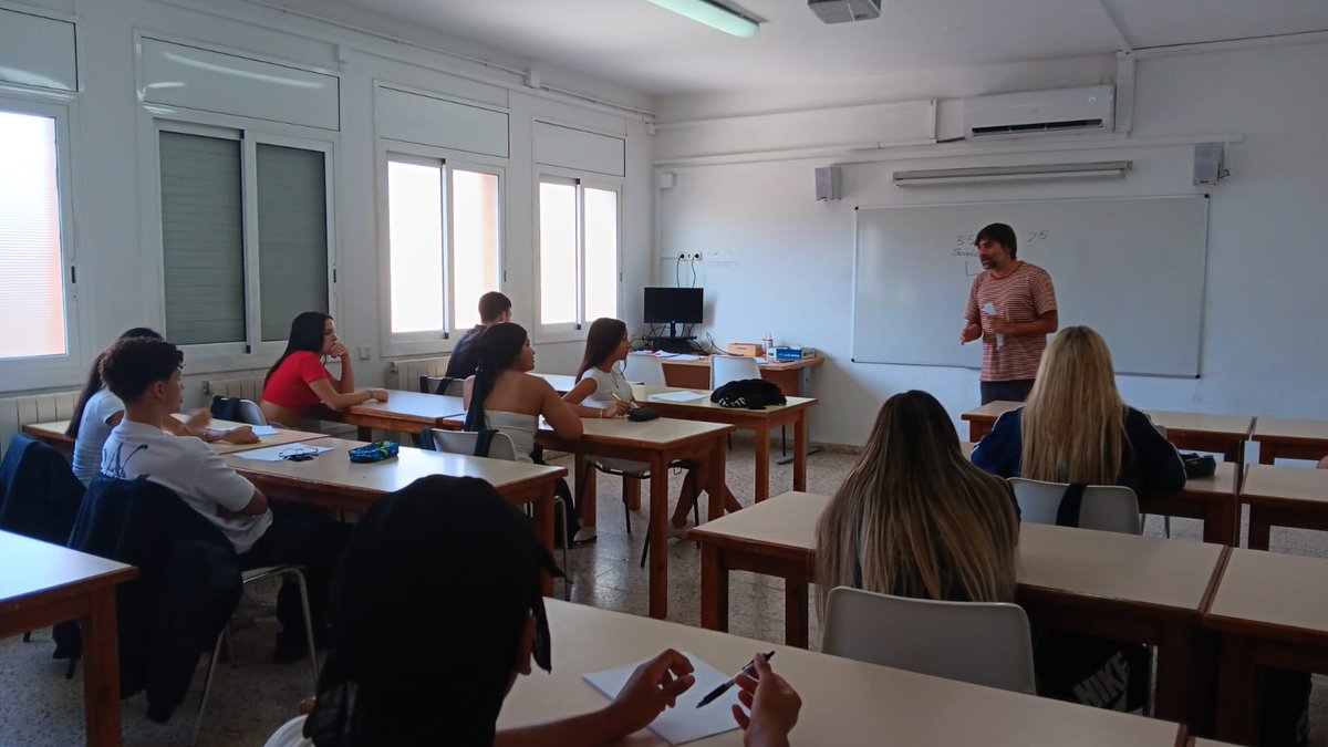 ✏️Obrim les portes a nous reptes i aprenentatges amb l'inici de classe d'una trentena de joves que han començat avui els PFI d’Auxiliar de cuina i Auxiliar de vivers i jardins de #Ripollet que té per objectiu la reincorporació al sistema educatiu i l'aproximació al món laboral.