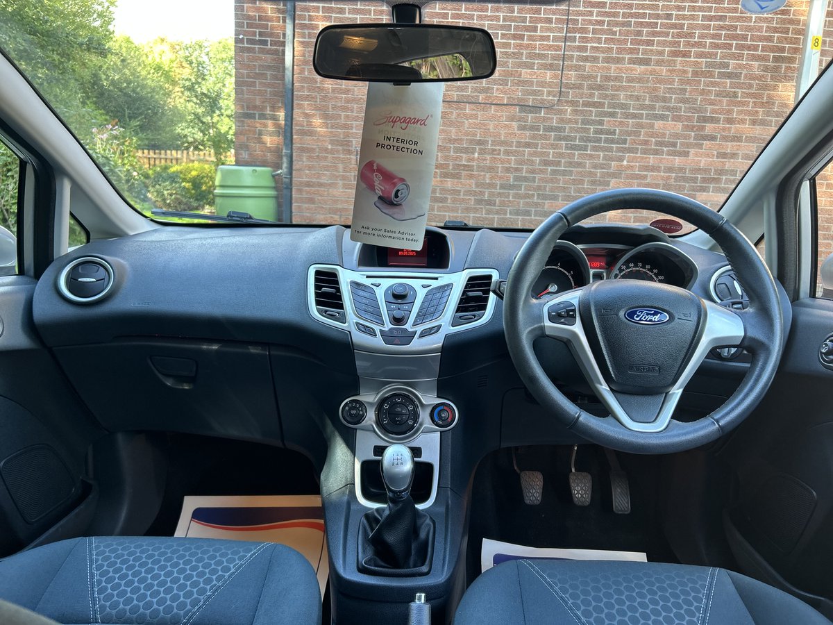 GREAT FIRST CAR !!
FORD FIESTA 1.25 ZETEC MANUAL 5DR.
2012/12 PLATE - LOW MILES+FULL SERVICE HISTORY+
SUPERB CONDITION INSIDE AND OUT.
SMOOTH DRIVE WITH NO ISSUES.
ALLOYS+C/LOCKING+AIR CON.
FRESH SERVICE+NEW MOT+RAC WARRANTY+
OUR PRICE ONLY £4295