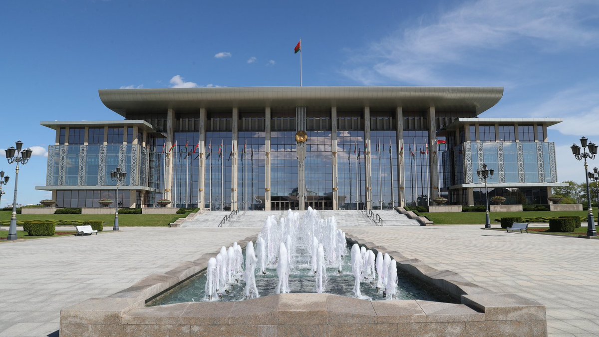 🇧🇾President #Lukashenko has extended greetings to his compatriots on the Day of National Unity.
The Head of State emphasized that thanks to the reunification, Belarusians preserved their identity &amp; ancestral spiritual values, defended their right to a peaceful life during the GPW