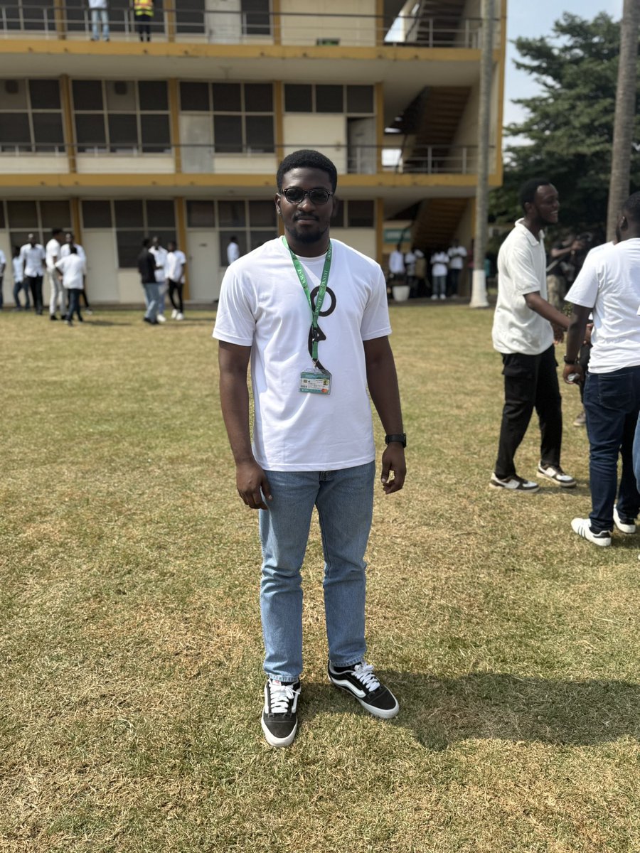 gnadudarko's tweet image. First day of school vs. Last day of school