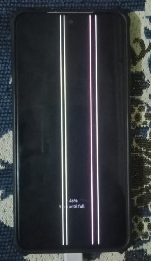ImMohit13_'s tweet image. What am I supposed to do @SamsungIndia ? My S21FE has 3 green lines and 1 pink line now. 
#SamsungGreenLineIssue #S21FE