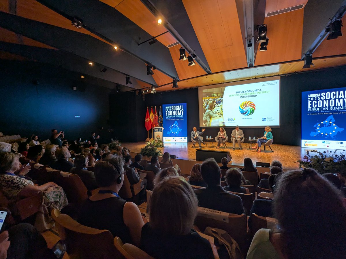 FEVECTA's tweet photo. Hoy más que nunca los valores del #cooperativismo son necesarios en Europa 🇪🇺

FEVECTA, presente en la 1ª Cumbre Europea de la #EconomíaSocial que se celebra en Murcia durante la Semana Europea de la Economía Social 🫶

#MurciaCapitalEconomíaSocial2025
#CooperarSuma https://t.co/awx1zw7ehS