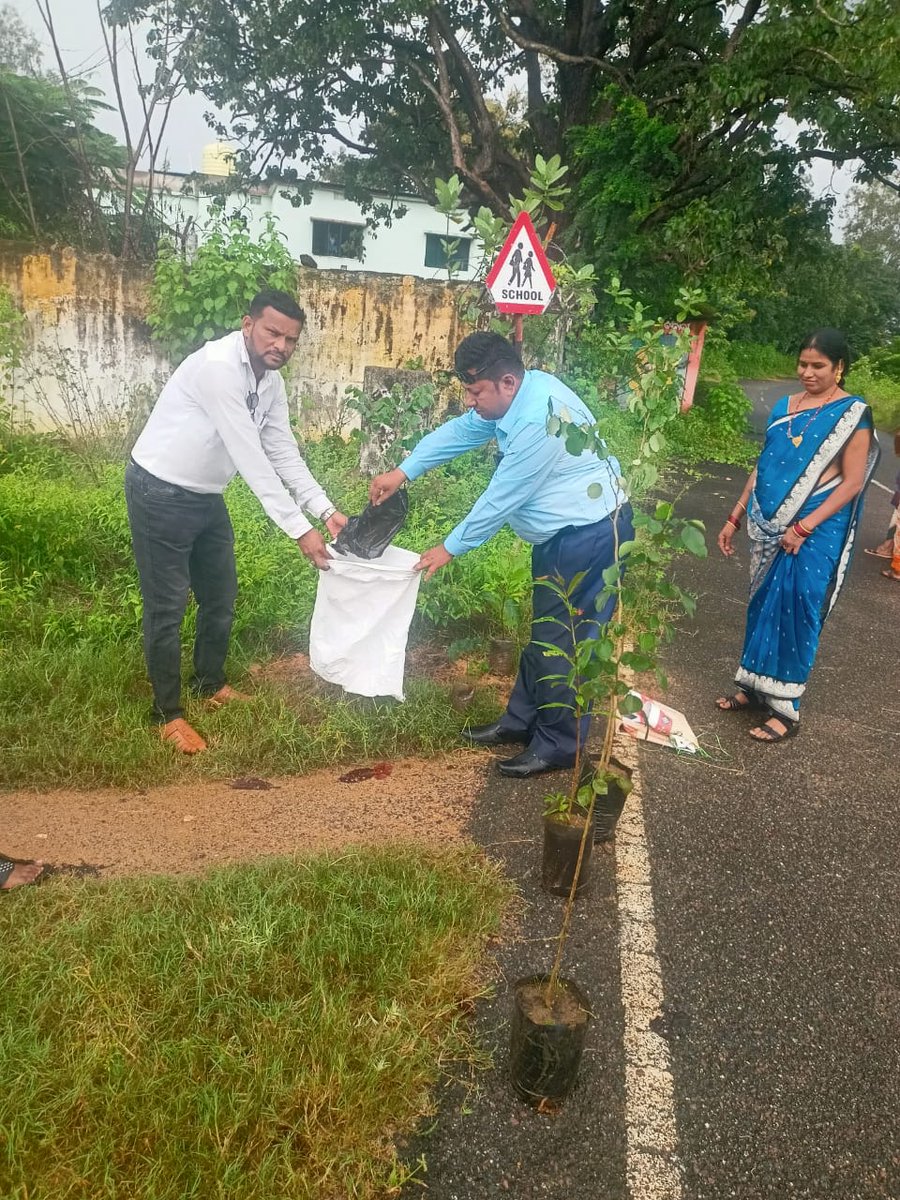"Single Day Plantation Programme under 'ଏକ୍ ପେଡ୍ ମା’ କେ ନାମ୍ ୨.୦' – 2025, conducted at DARLIPADA GP , Komna Block  17.09.2025."
#ekpedmaakenaam #odishaplants75lakhtree #odishaplants4mother #plantation #ମାଆପାଇଁଗଛଟିଏ 
<a href="/narendramodi/">Narendra Modi</a>
<a href="/CMO_Odisha/">CMO Odisha</a> @pccfwildlifeodisha