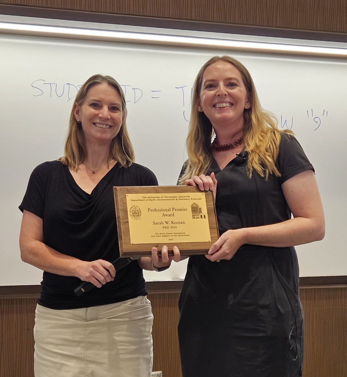 UTK_EEPS's tweet photo. Last week Dr. Sarah Keenan spoke at the EEPS seminar about her work on taphonomy. Keenan, an EEPS alumna (PhD 2014), also received the EEPS Professional Promise Award for Early Career Excellence from EEPS Department Head Dr. Alycia Stigall. https://t.co/J9CEF1h3Q0