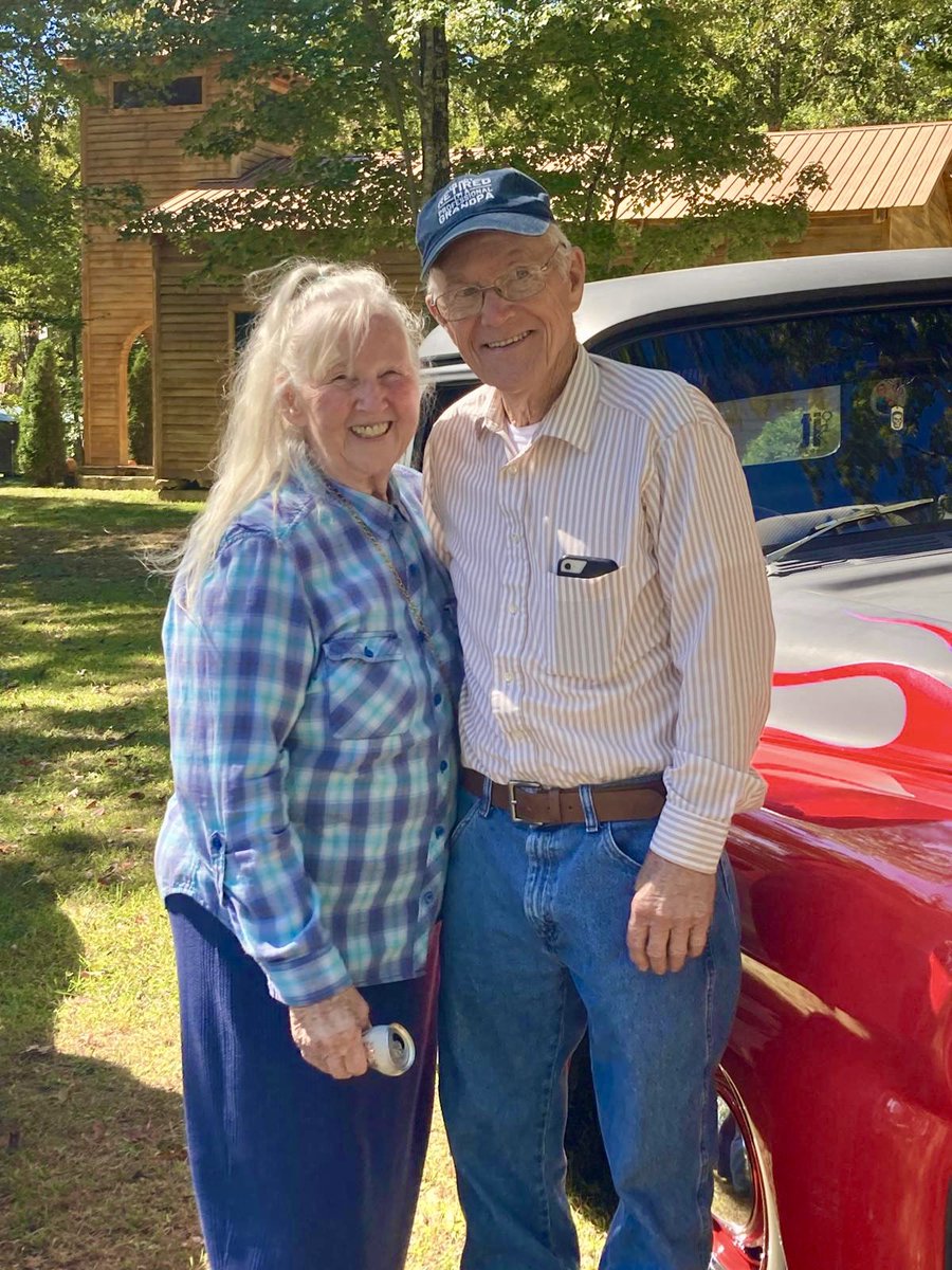 EcMissions's tweet image. My beautiful parents celebrate 60 yrs. of marriage and love today, love like 1 Cor. 13. What a milestone! What an example! Happy anniversary to Mom and Dad Templet!!