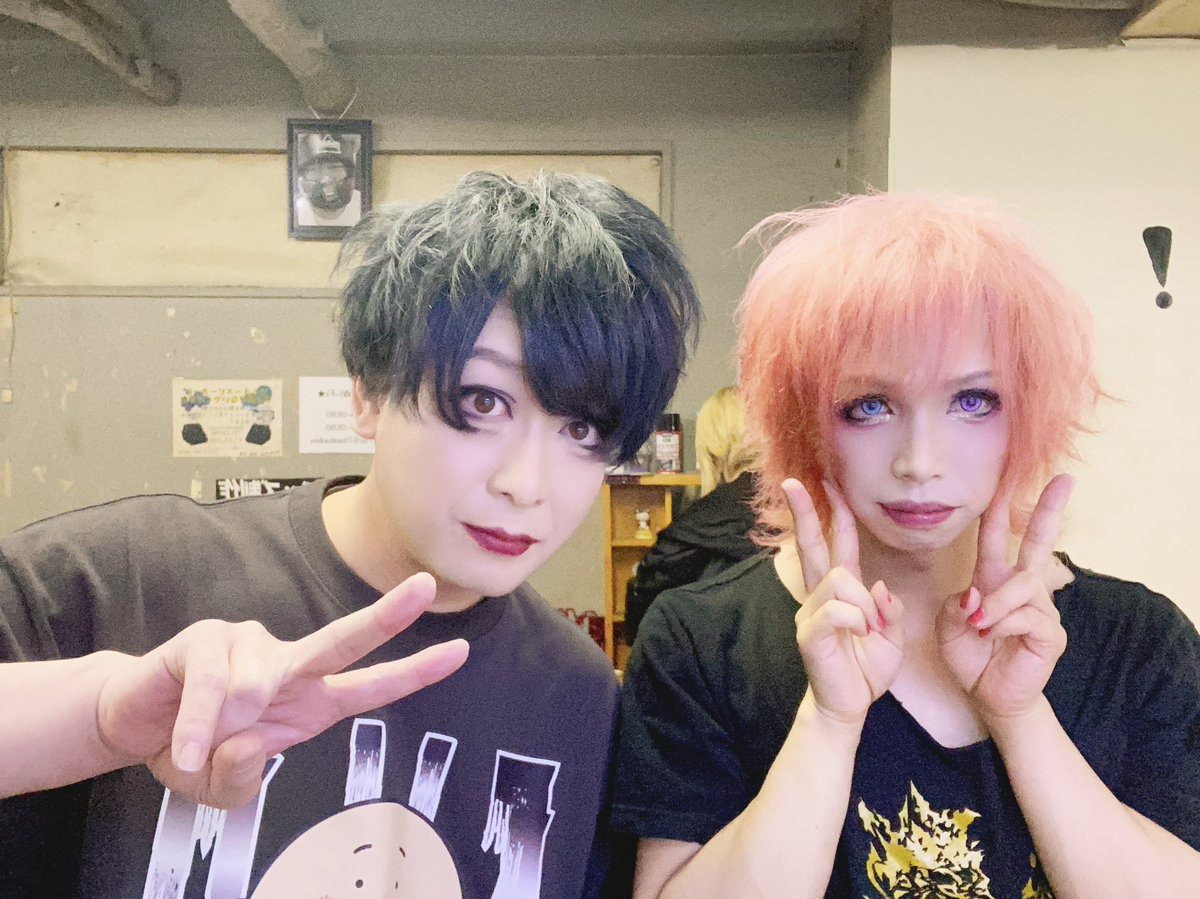 drum_kanata's tweet photo. 9/11 REONAバンドメンバー

伽維さん
ボーカル引き受けてくれて本当に感謝です！やっぱり伽維さんだとこっちも安心😊

REONAさん
やっと一緒にライブ出来ましたね！またやりたいです〜！

先輩くん
再会嬉しかったし、今回ですごく仲良くなれてよかった！またご飯も行きましょ✨ https://t.co/iPH9DqCIrU