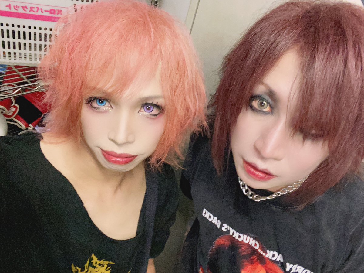 drum_kanata's tweet photo. 9/11 REONAバンドメンバー

伽維さん
ボーカル引き受けてくれて本当に感謝です！やっぱり伽維さんだとこっちも安心😊

REONAさん
やっと一緒にライブ出来ましたね！またやりたいです〜！

先輩くん
再会嬉しかったし、今回ですごく仲良くなれてよかった！またご飯も行きましょ✨ https://t.co/iPH9DqCIrU