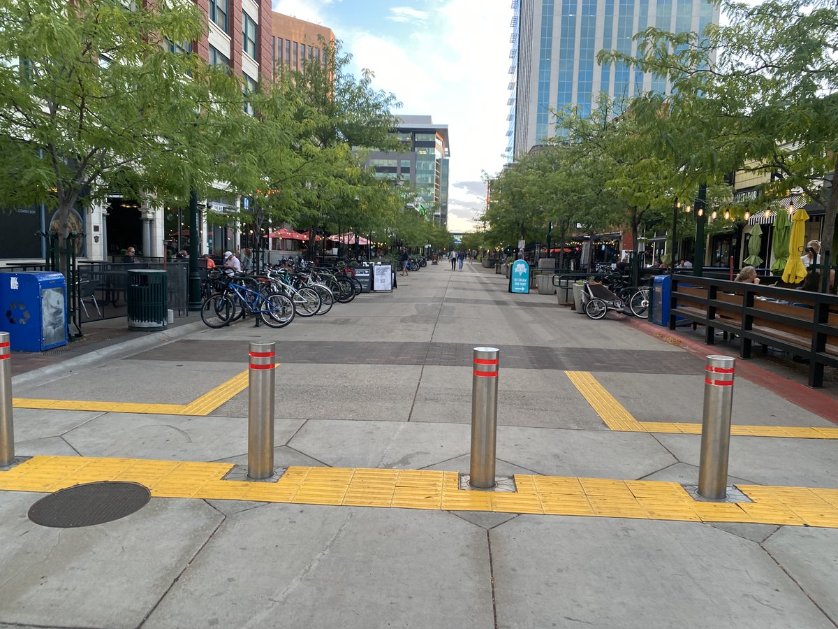 Hunky guy on a bike 🚲 🍻 🥓 📚 tweet media