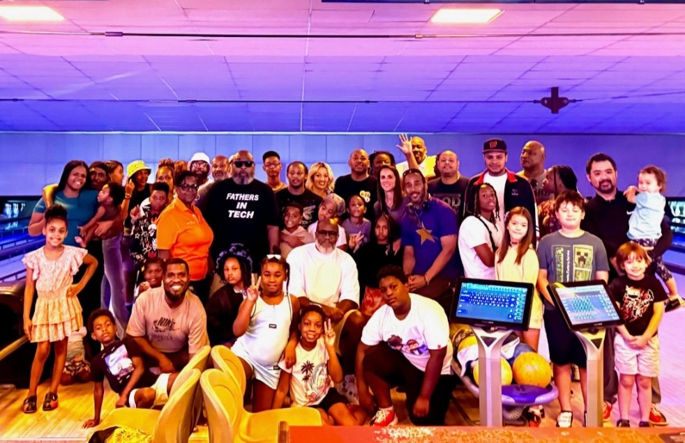 afronews's tweet image. Community programs uplift Black single fathers through mentorship, school engagement and support
By Kendra Bryant, AFRO Intern
ow.ly/7i5g50WY2Y1

#fathersintech #singlefathers #youthempowerment #communitysupport #parentalinvolvement