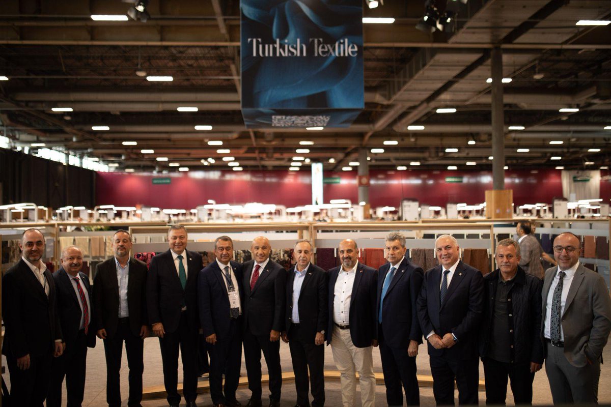 onsiad's tweet photo. Genel Başkan Vekilimiz Recep Temur, toplam 178 Türk firmamızın katılım sağladığı Première Vision Paris Fuarını ziyaret etti.
Fuarın, Türk firmalarımıza hayırlı ve bereketli geçmesini, ülkemizin üretim gücüne ve ihracatına katkılar sunmasını temenni ederiz. https://t.co/e6Xzz8YoKr