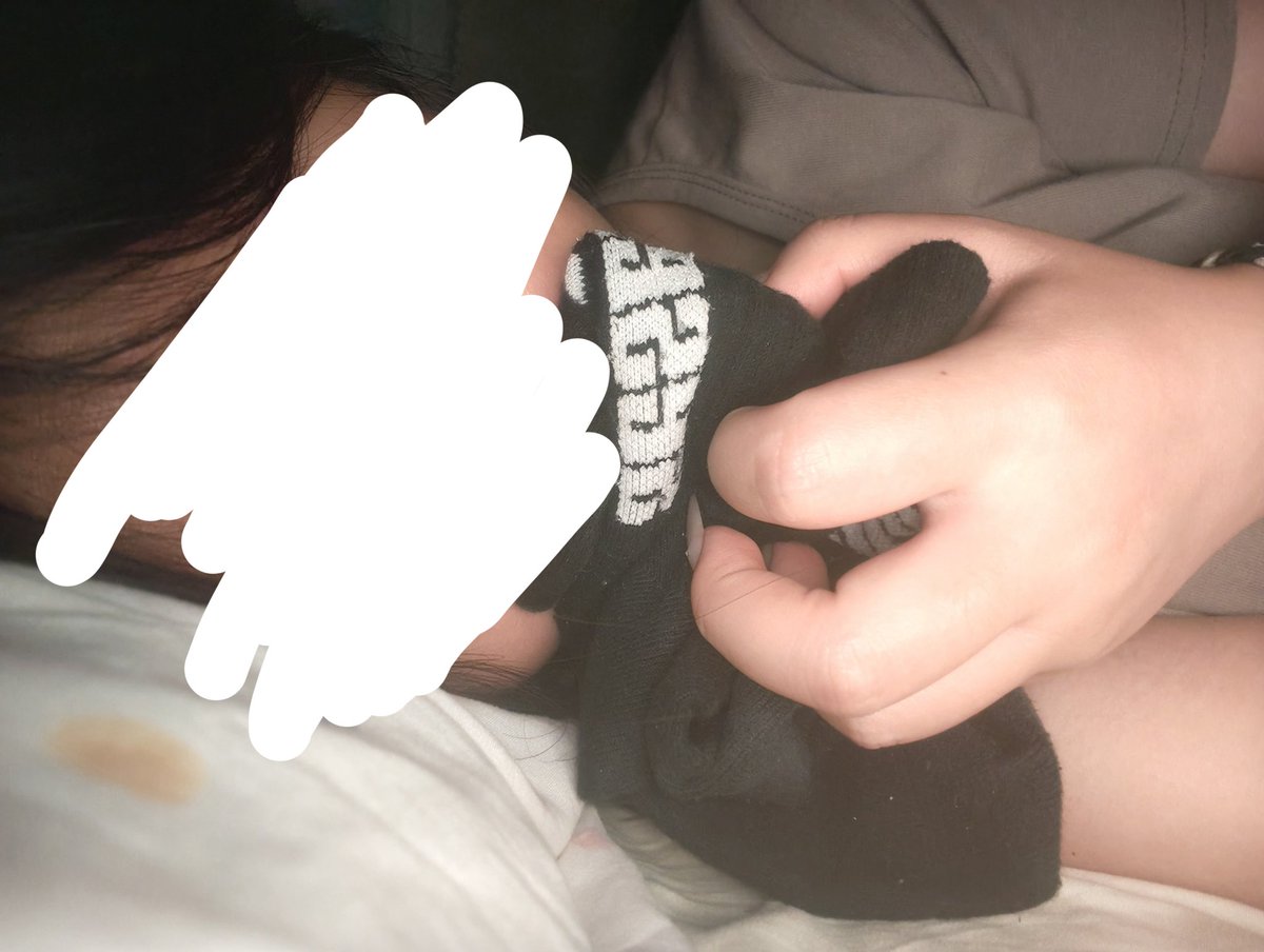 Nancyjlgl's tweet photo. 看着爸爸尿尿的鸡八照片又开始意淫了~好想吃鸡八..可惜袜子上没有鸡八味，爸爸下次给小狗留一条沾着精液尿液的内裤好不好🥺 https://t.co/Wm8IAKWuSM