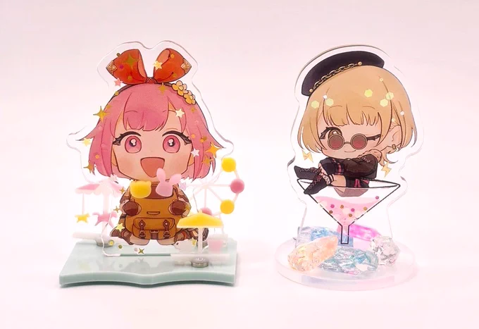 アクリル系も揃いました!nekomeさん( )にめちゃくちゃ可愛くしてもいました1枚目のレオニ、モモ、ニーゴがアクキー、2枚目のビビバス、ワンダショがアクスタです! ※こちらは9/21キミセカ内で配布予定の【Banner BOX】の各種に同封されます。 詳細は固定をご覧ください。