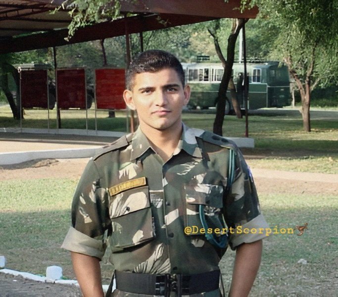 TigerCharlii's tweet image. While pursuing MBA,he visited NDA!
There he was inspired by the story of Capt.Manoj Pandey(PVC)
He decided to Join Indian Army!

Made supreme sacrifice fighting militants in Assam in 2008!

Captain Sunil Kumar Choudhary
KC(P),SM
7/11 GORKHA RIFLES
Salute Saab 🇮🇳 
#IndianArmy