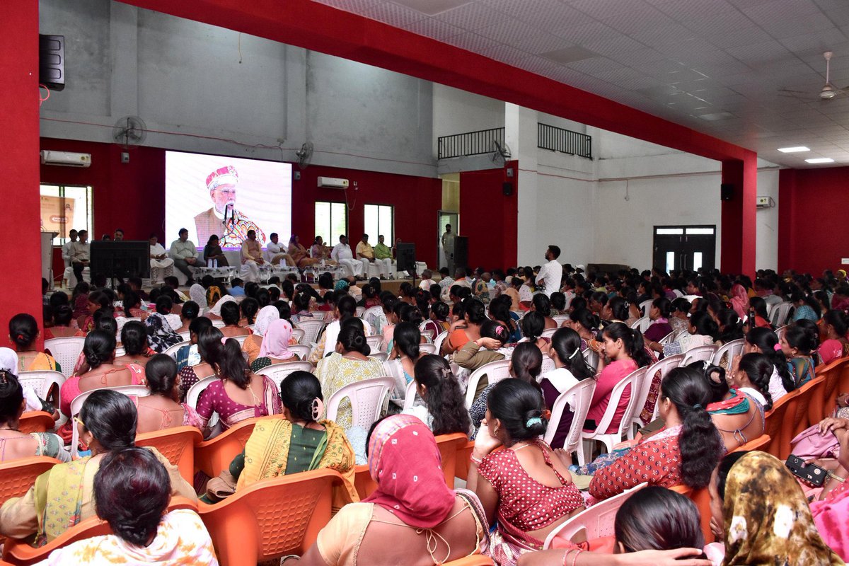 "સ્વસ્થ નારી, સશક્ત પરિવાર" અને 8 માં "રાષ્ટ્રીય પોષણ માસ" નો લોન્ચીંગ કાર્યક્રમ માન.વડાપ્રધાનશ્રી નરેન્દ્રભાઈ મોદીના વરદહસ્તે મધ્યપ્રદેશના ધાર ખાતે વર્ચ્યુઅલ માઘ્યમથી યોજાયેલ જે નિહાળ્યો તથા તે પ્રસંગે સંતરામપુર ખાતે હાજર રહી આરોગ્ય વિભાગના લાભાર્થીઓને કાર્ડ વિતરણ કરવામાં આવ્યા.