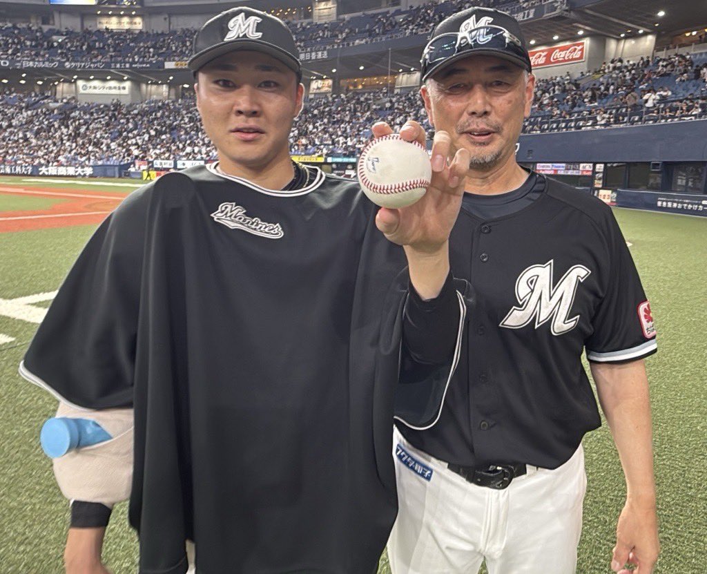 「まさか勝ち投手とは思わなくて、吉井監督に呼ばれたのでなにかなあと思いました」と #廣池康志郎 投手。
初勝利おめでとうございます！
#chibalotte #広報 #吉井理人