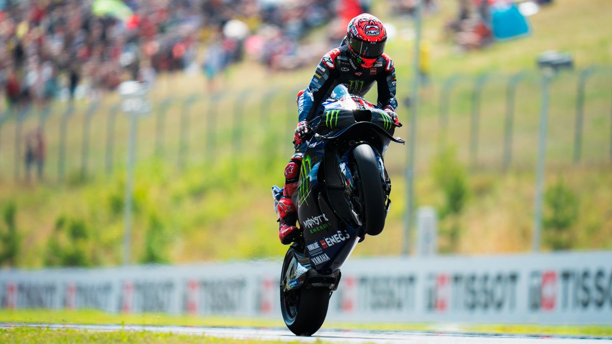 Hoe doe jij een #WheelieWednesday?
Fabio Quartararo laat zien hoe het moet 🏍⚡️
#MonsterEnergy #MotoGP
