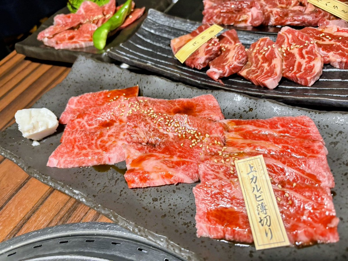 w2_k_h's tweet image. はたちの誕生日おめでとう🪅
お肉屋さんでお祝い🎉
はたちにもなって親とお祝い？笑とか言ってるやつ！ほっとけ（●｀ε´●）
わしが祝いたいんじゃ!!