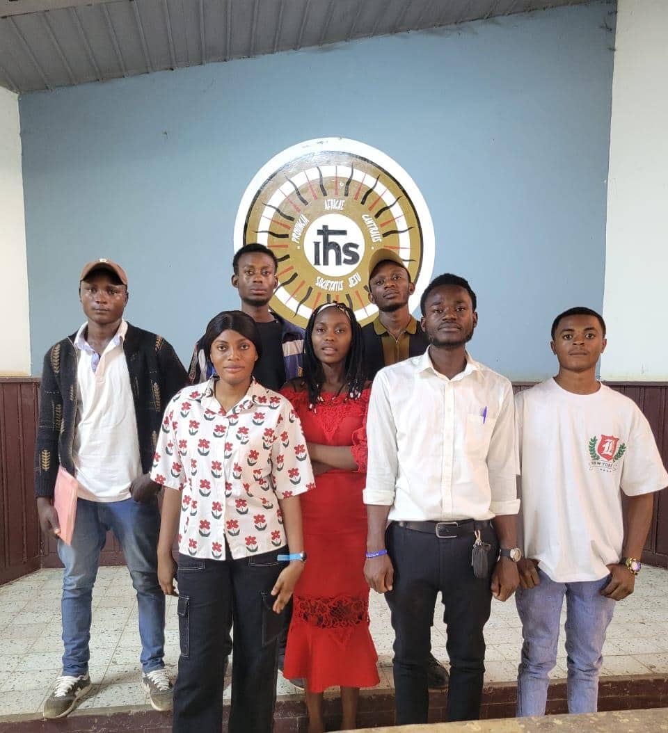 MADIKASYMP34879's tweet photo. UNE JEUNESSE FORTE, UN SECTEUR MINIER AU SERVICE DU PEUPLE !" 🇨🇩✨
Aujourd’hui, j’ai dirigé la 1ère réunion du Réseau des Jeunes Innovateurs Miniers du Congo (RJIMC) en tant que Coordonnateur.
Heureux de voir l’engagement de tous, y compris la présence féminine 👩💼💪.
#RJIMC https://t.co/m3OuNd9OUW