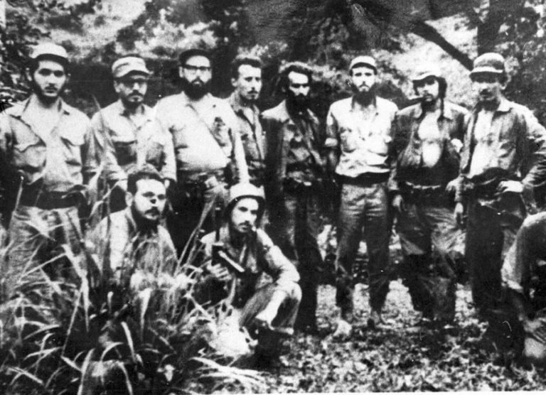 Pino del Agua es un caserío pequeño de la Sierra Maestra, ubicado en el municipio de Guisa, sitio donde, el 17 de septiembre de 1957, fuerzas rebeldes demostraron el poder de las tropas guiadas por Fidel Castro. #CubaViveEnSuHistoria
#SiempreSantiago
#SantiagoDeCuba