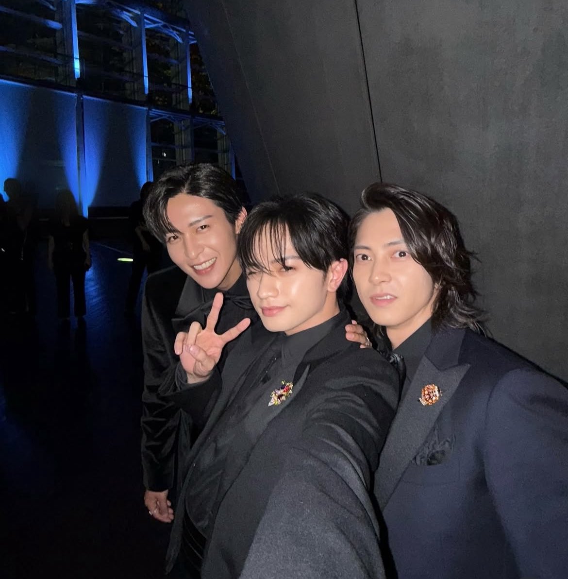 kurosm0122a's tweet photo. 20代、30代、40代の国宝級イケメンが1箇所に集まるとか時空の歪みが生じる

#SnowMan #目黒蓮 https://t.co/bOhrVZPW7k