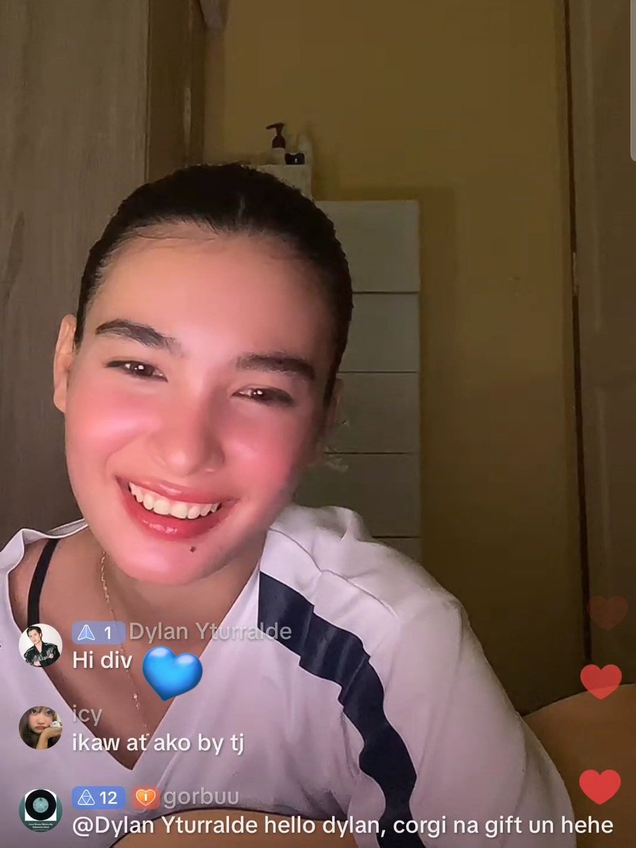 div_rkive's tweet image. dylan and div interaction thru anji&apos;s live HAHAHAHA 😭😭

I MISS YOU DY 🥹 Nata-touch parin ako na until now, natatandaan mo parin ako kahit i&apos;m not as active as before na sa mga ganap mo. Babawi ako 🥺 Lapit na rin birthday mo, i hope you&apos;ll be happier than last year 🩵…