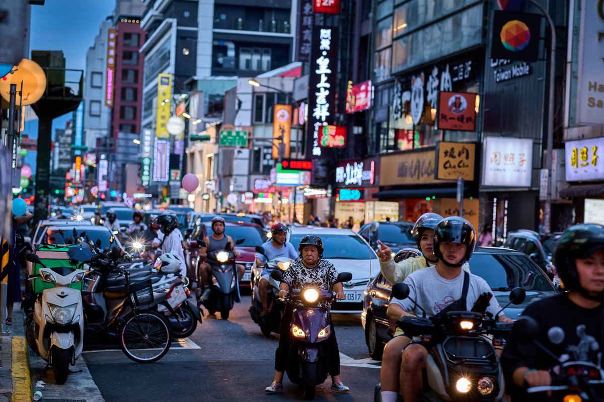 自分はその土地に住んでいる人の日常を切り取りたいと思っているのですが、今の日本は肖像権やパブリシティ兼に過敏になり過ぎていて思ったような写真が撮れません。結果、お金と時間をかけて海外に行くしかないんですよね。風景の一部として写り込んでいる分には何も問題は無いはずなんですけどね。